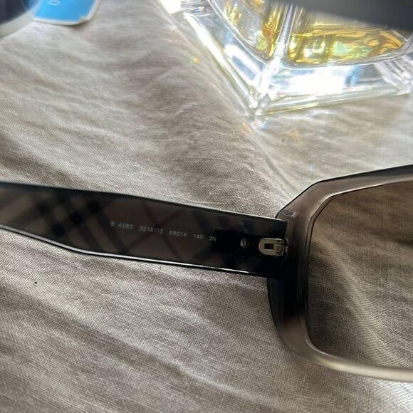 Burberry Sun Glasses Like new model B4083 with case - Picture 7 of 13